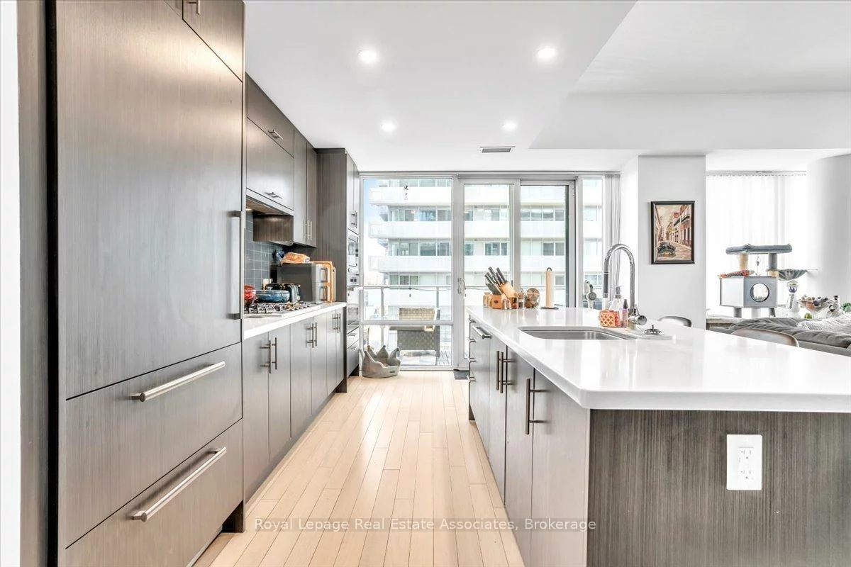 29, Queens, Waterfront Communities C8, Toronto