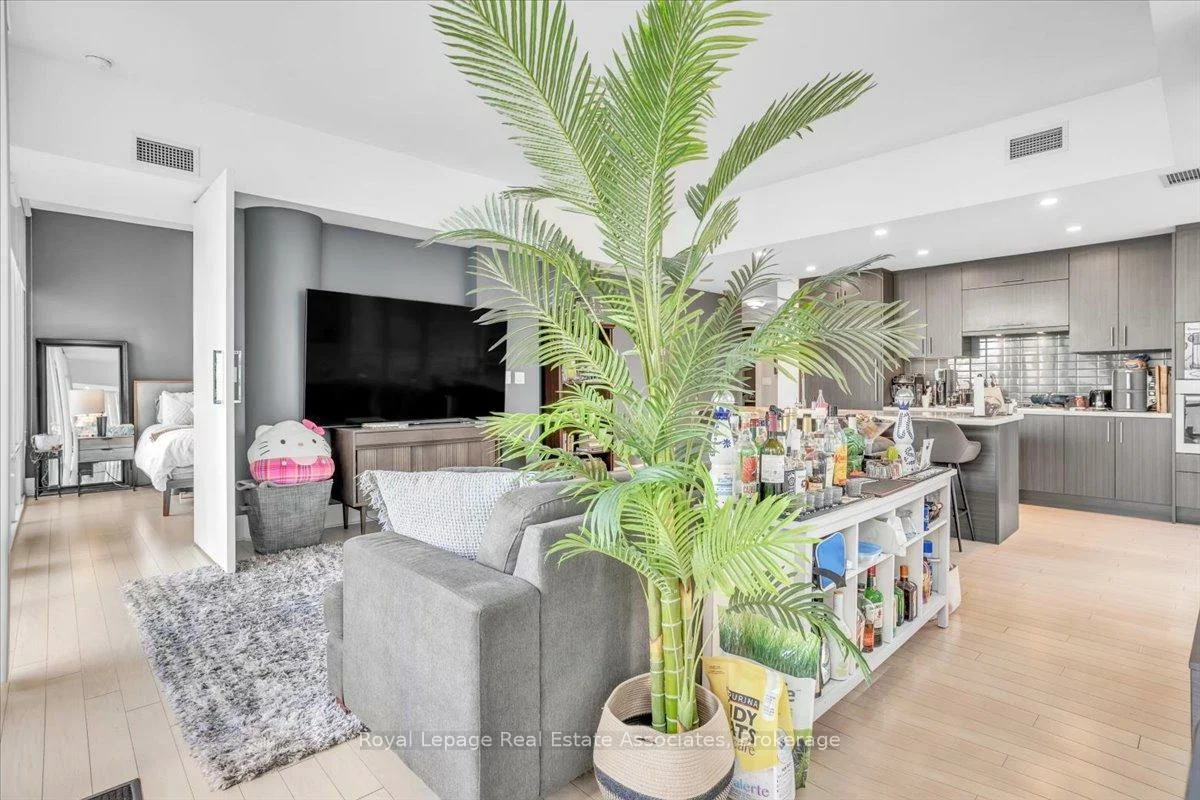 29, Queens, Waterfront Communities C8, Toronto