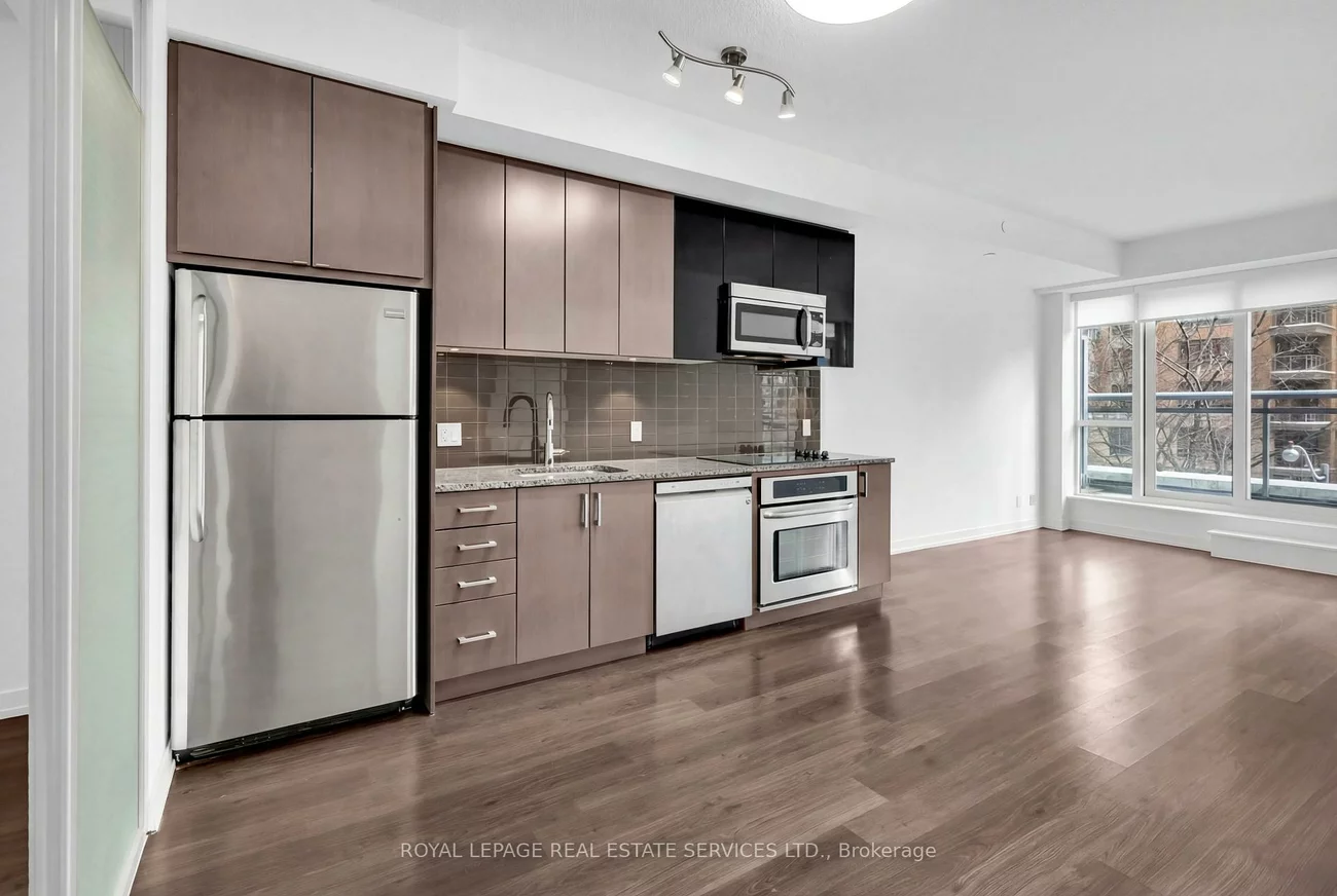 98, Lillian, Mount Pleasant West, Toronto