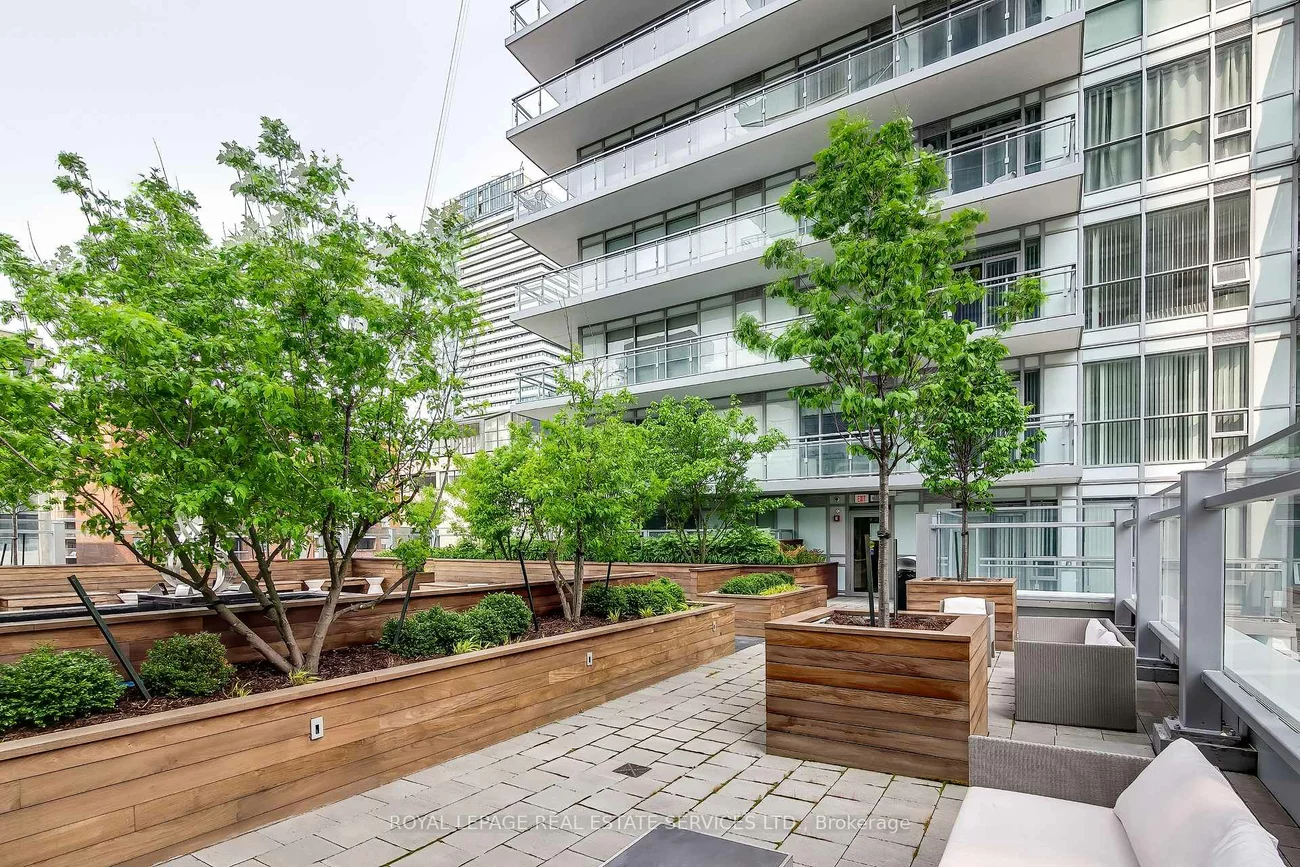 98, Lillian, Mount Pleasant West, Toronto
