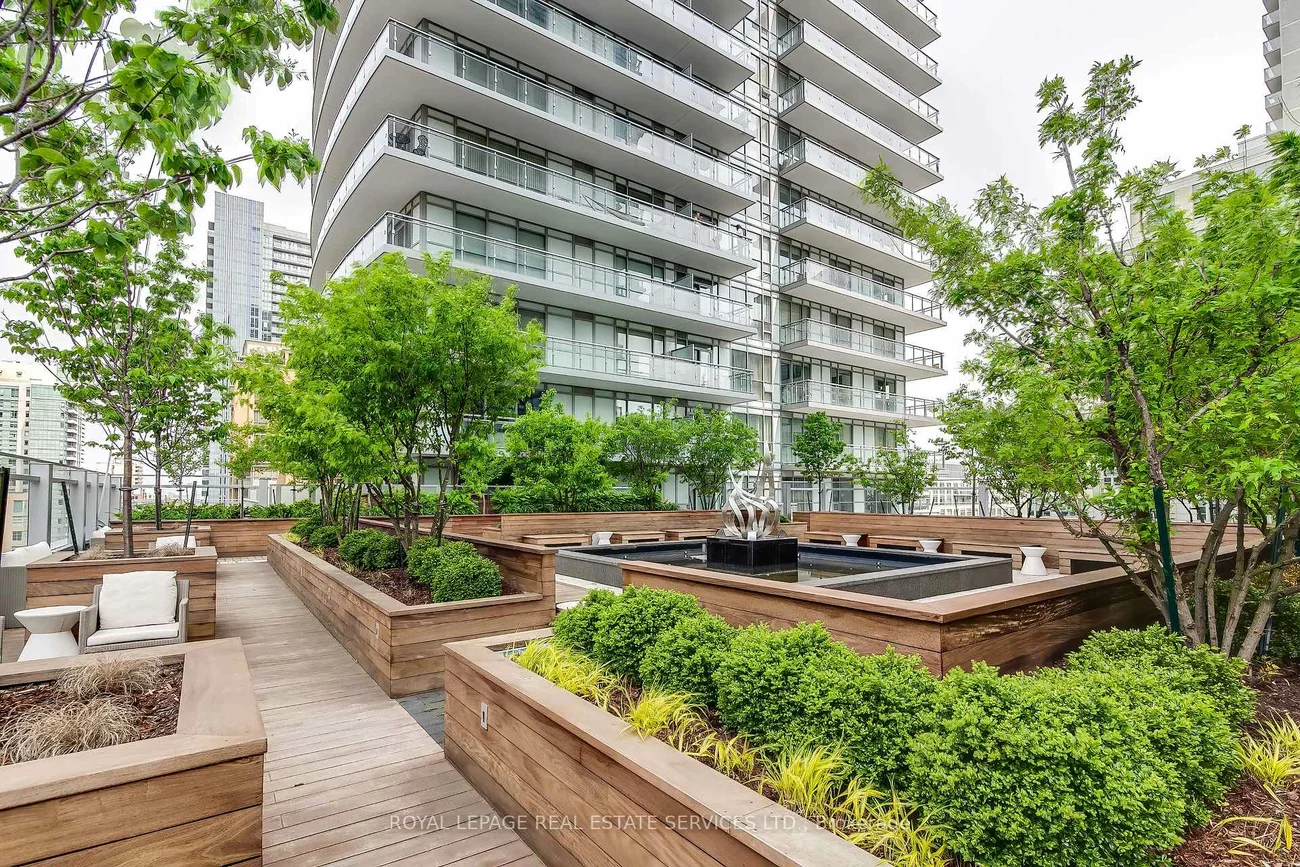 98, Lillian, Mount Pleasant West, Toronto