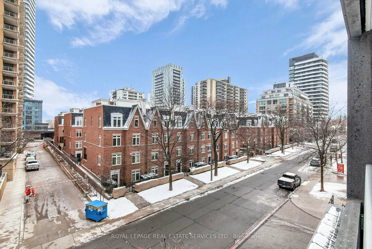 98, Lillian, Mount Pleasant West, Toronto