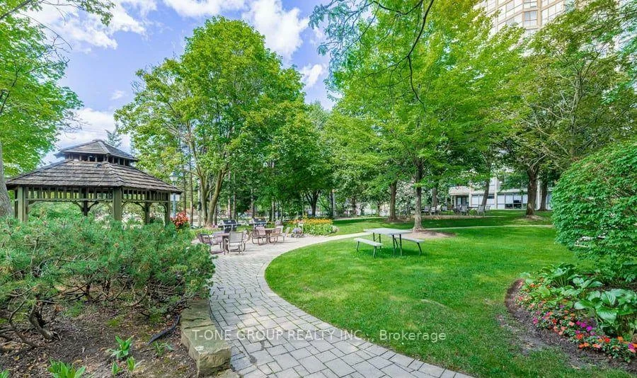 5444, Yonge, Willowdale West, Toronto