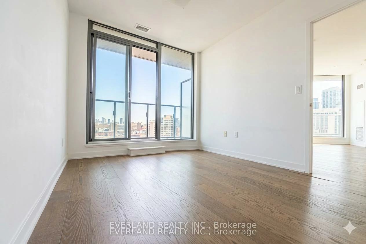 11, Wellesley, Bay Street Corridor, Toronto