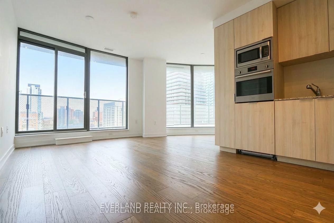 11, Wellesley, Bay Street Corridor, Toronto