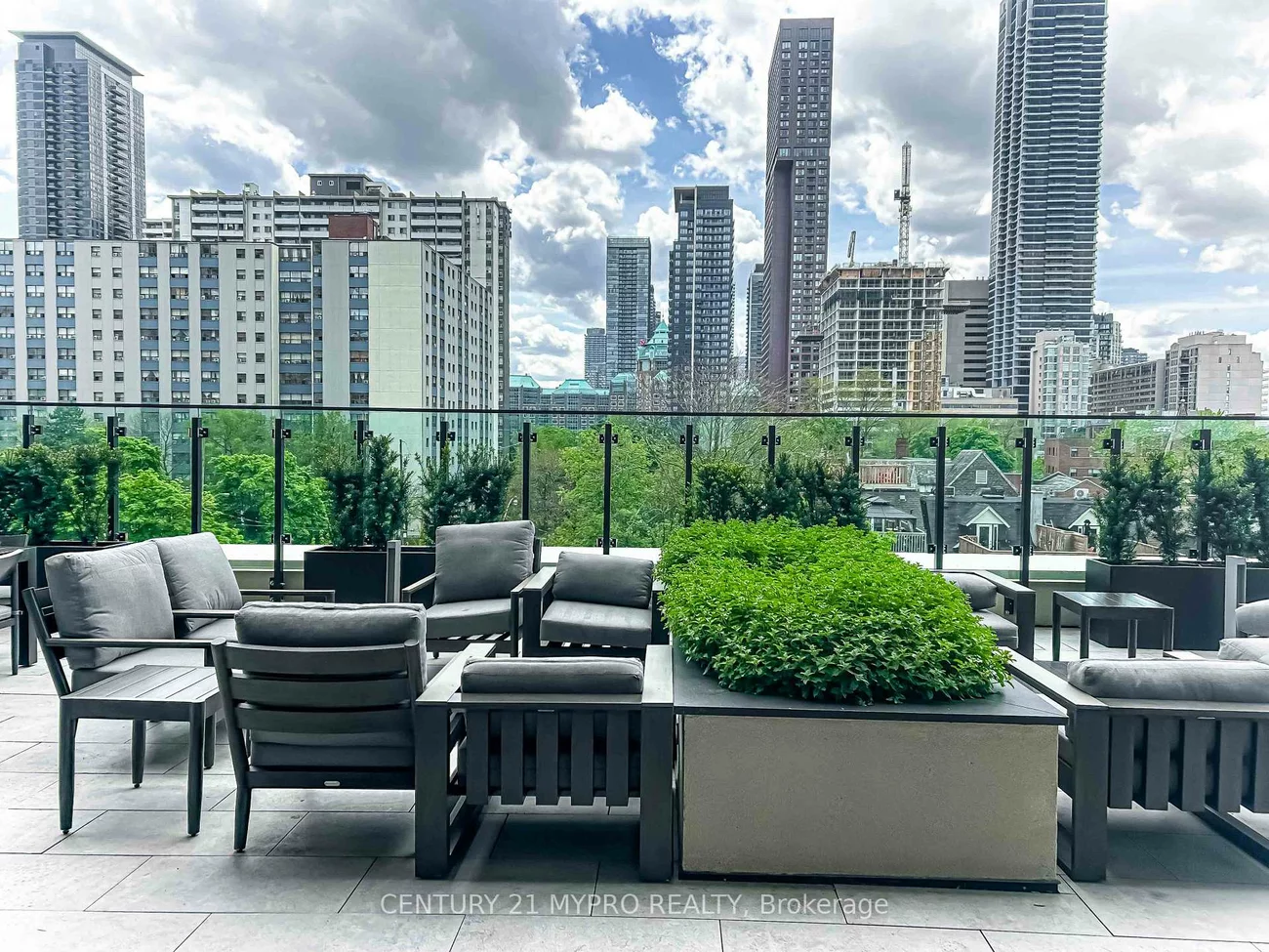 585, Bloor, North St. James Town, Toronto