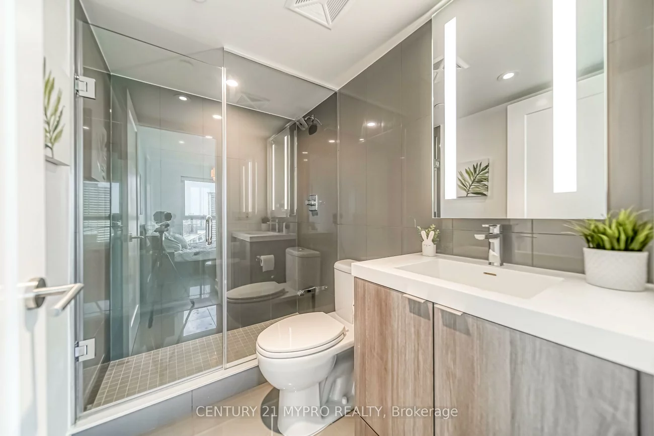 585, Bloor, North St. James Town, Toronto