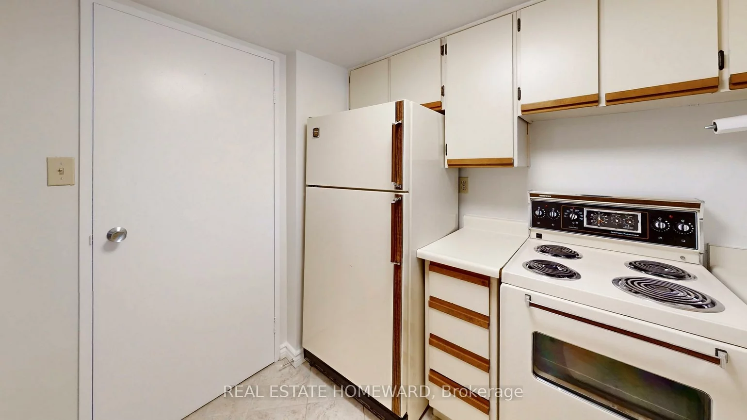 77, Maitland, Cabbagetown-South St. James Town, Toronto