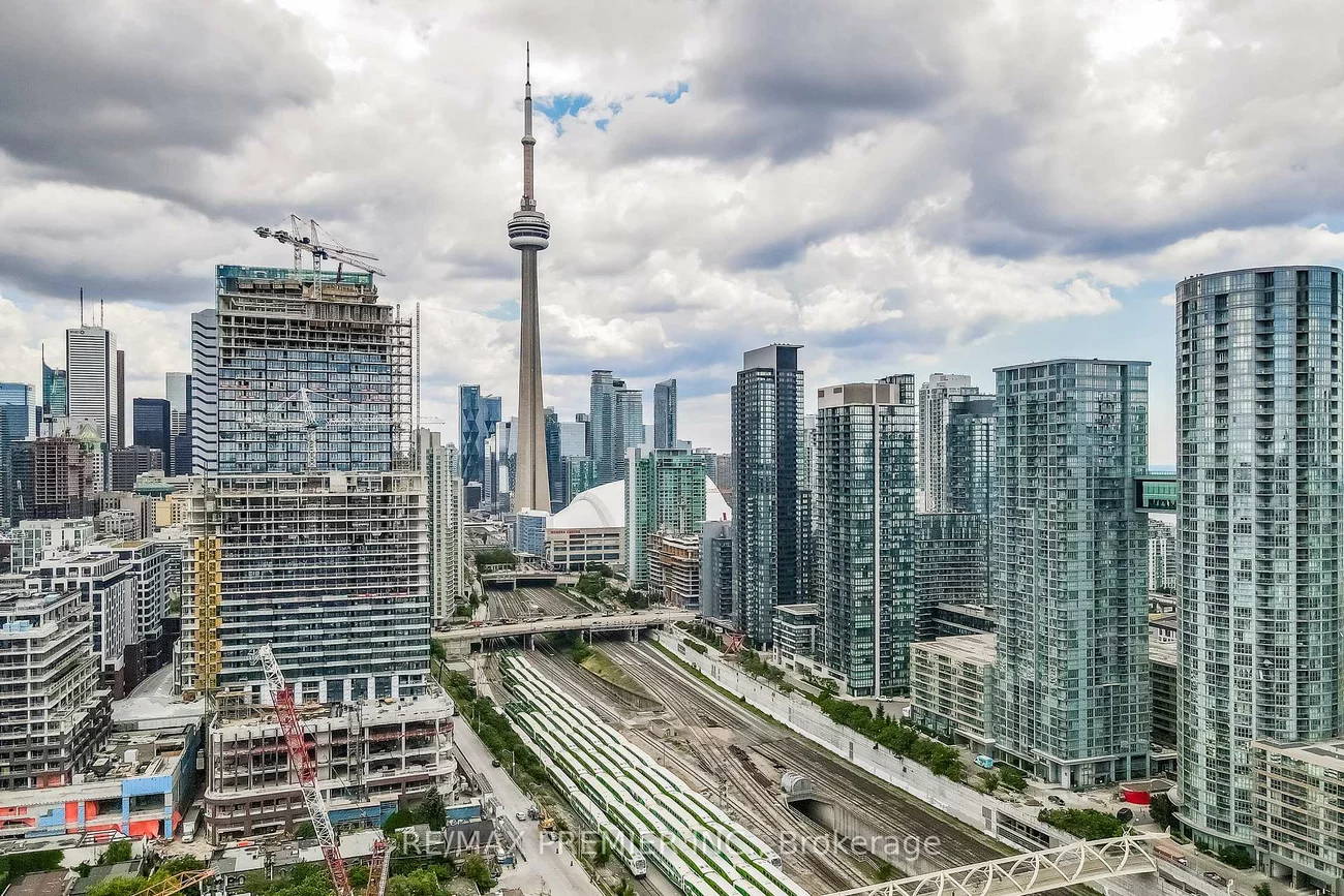 560, Front, Waterfront Communities C1, Toronto