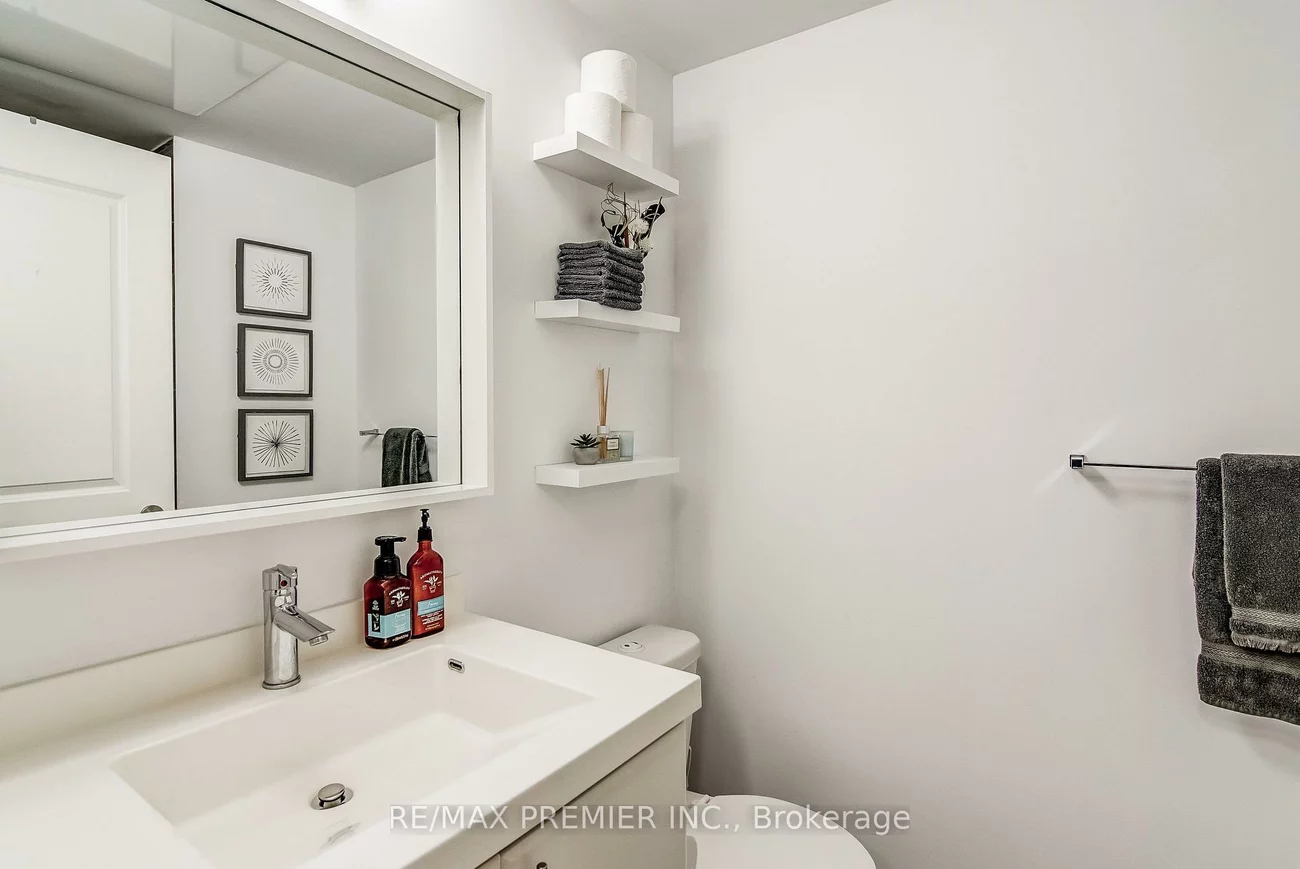 560, Front, Waterfront Communities C1, Toronto
