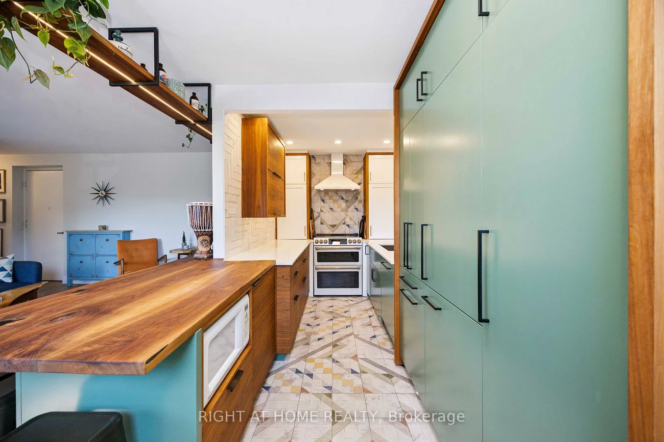 57, Neptune, Englemount-Lawrence, Toronto