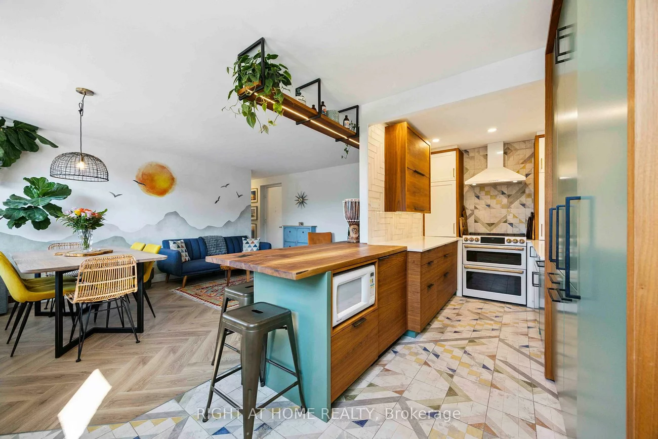 57, Neptune, Englemount-Lawrence, Toronto