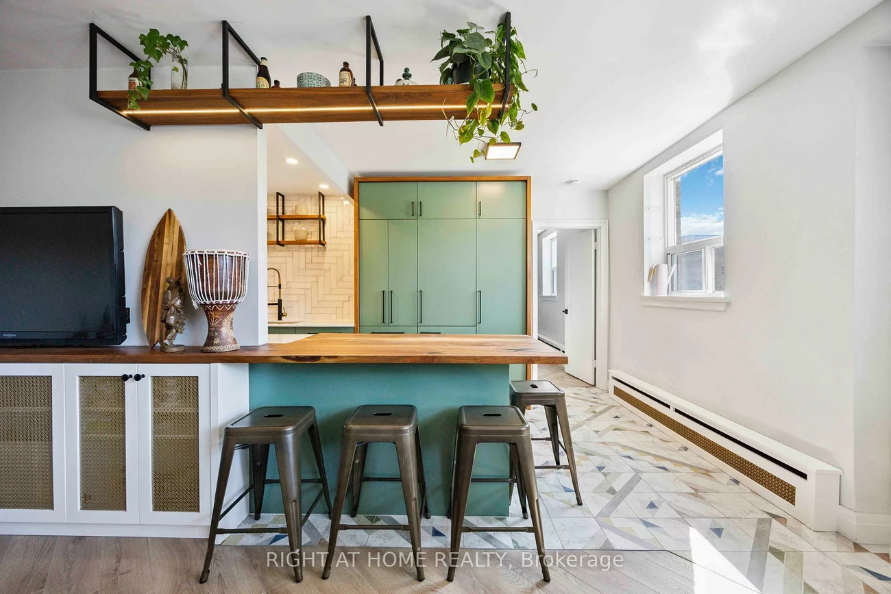 57, Neptune, Englemount-Lawrence, Toronto