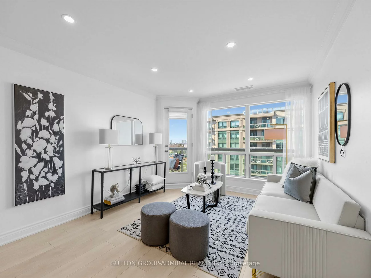 935, Sheppard, Clanton Park, Toronto