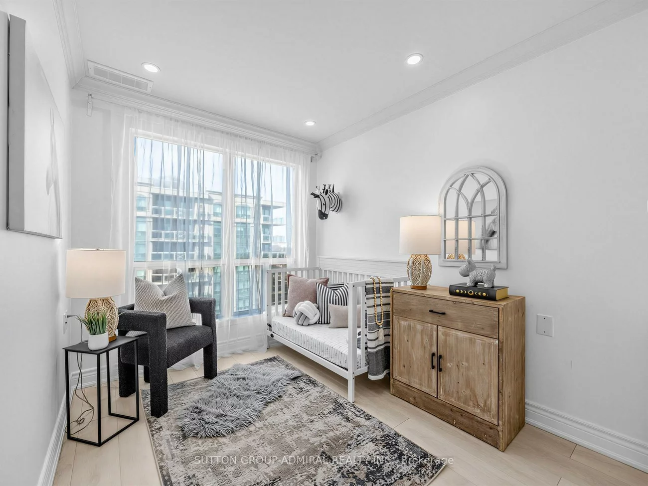 935, Sheppard, Clanton Park, Toronto