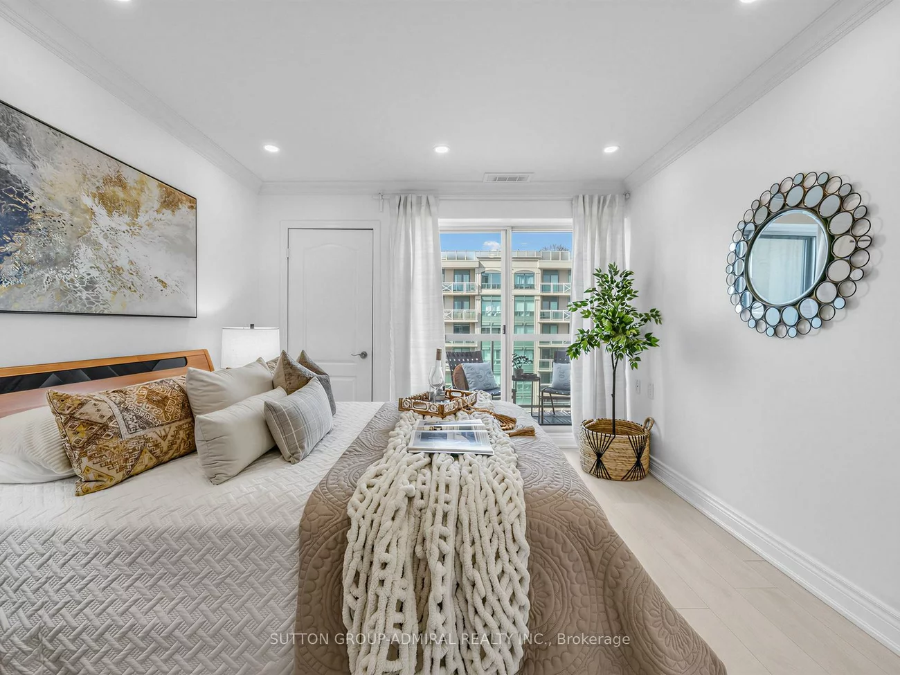 935, Sheppard, Clanton Park, Toronto