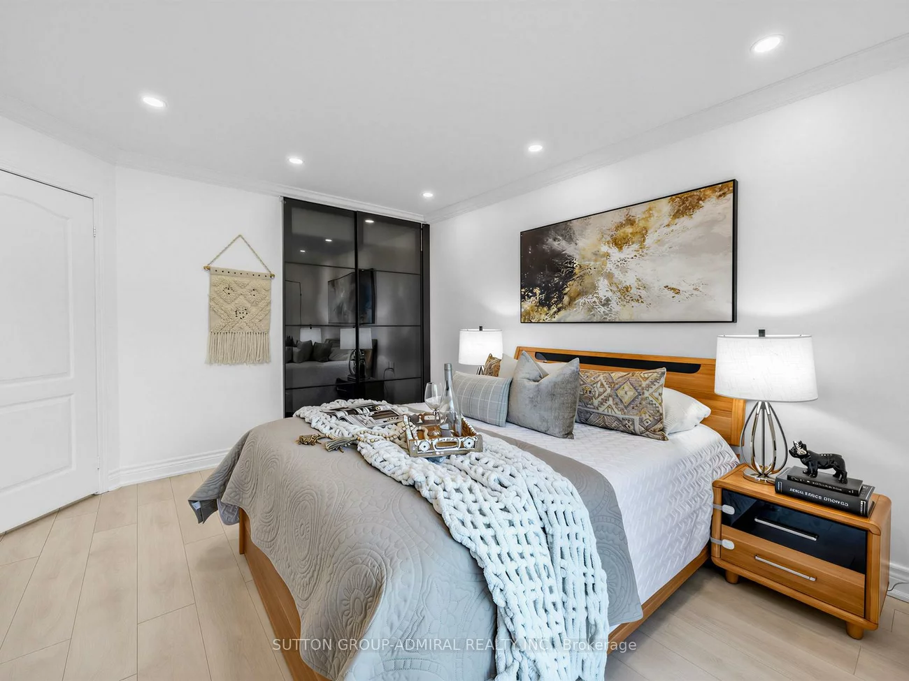 935, Sheppard, Clanton Park, Toronto