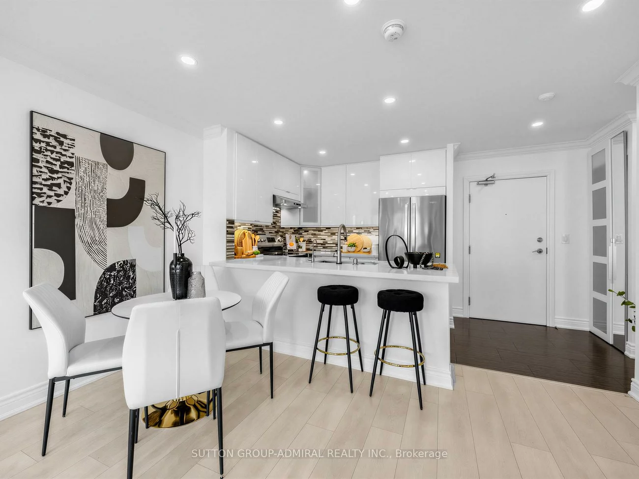 935, Sheppard, Clanton Park, Toronto