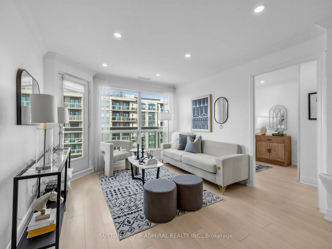 935, Sheppard, Clanton Park, Toronto