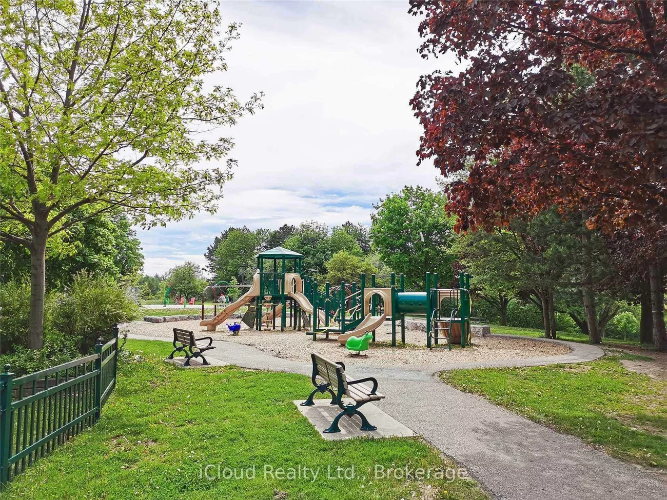 285, Antibes, Westminster-Branson, Toronto