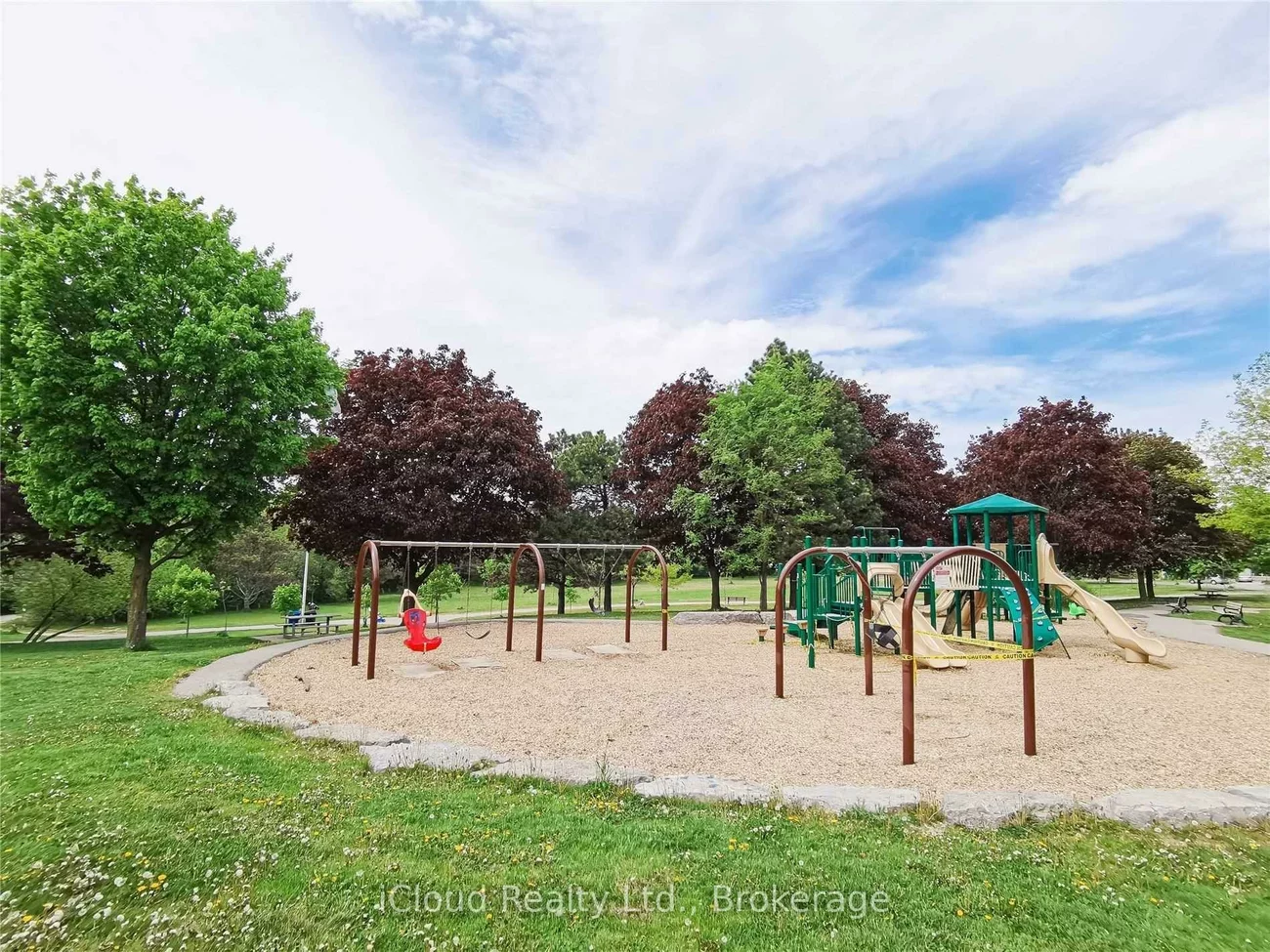 285, Antibes, Westminster-Branson, Toronto