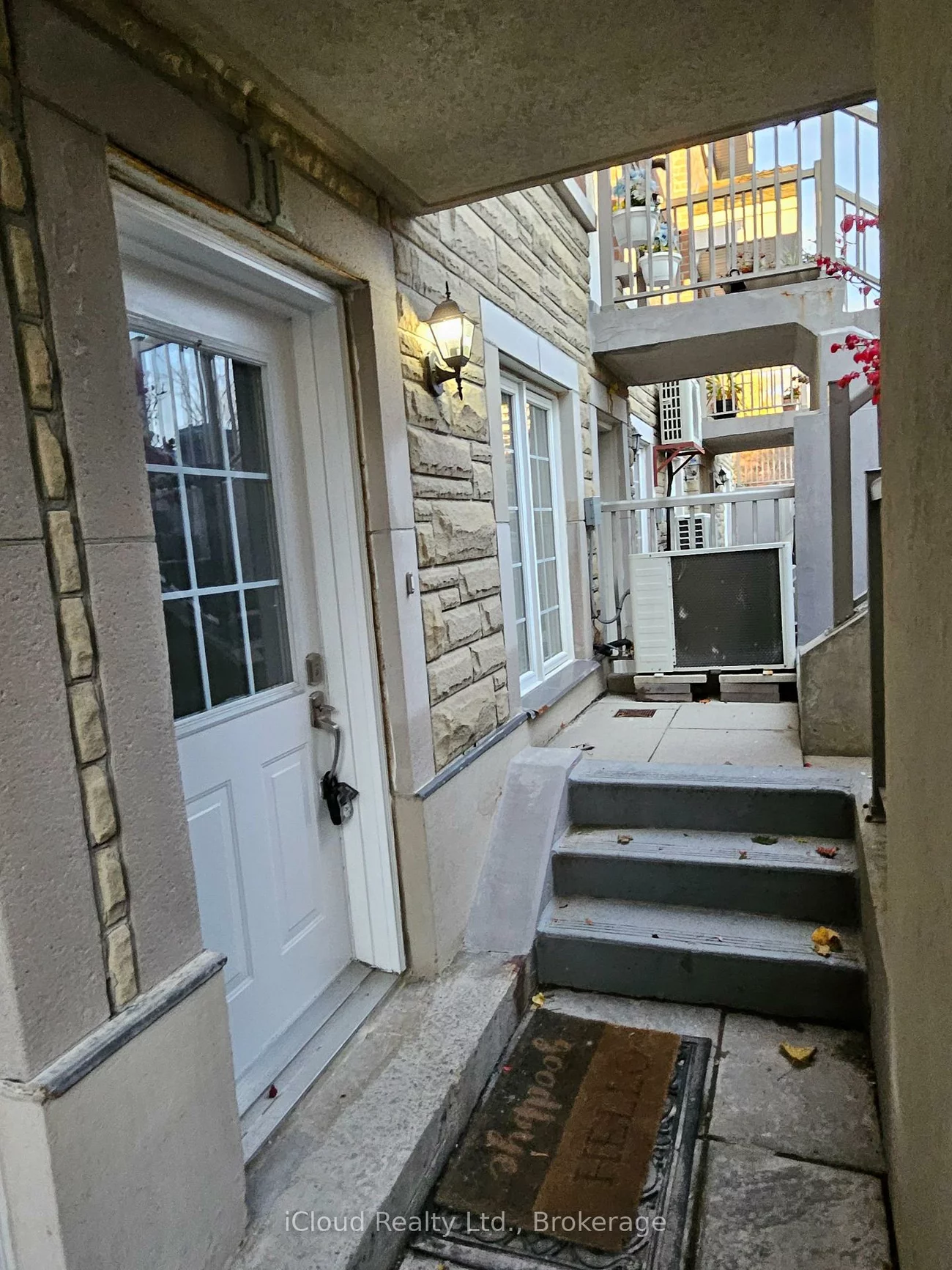 285, Antibes, Westminster-Branson, Toronto