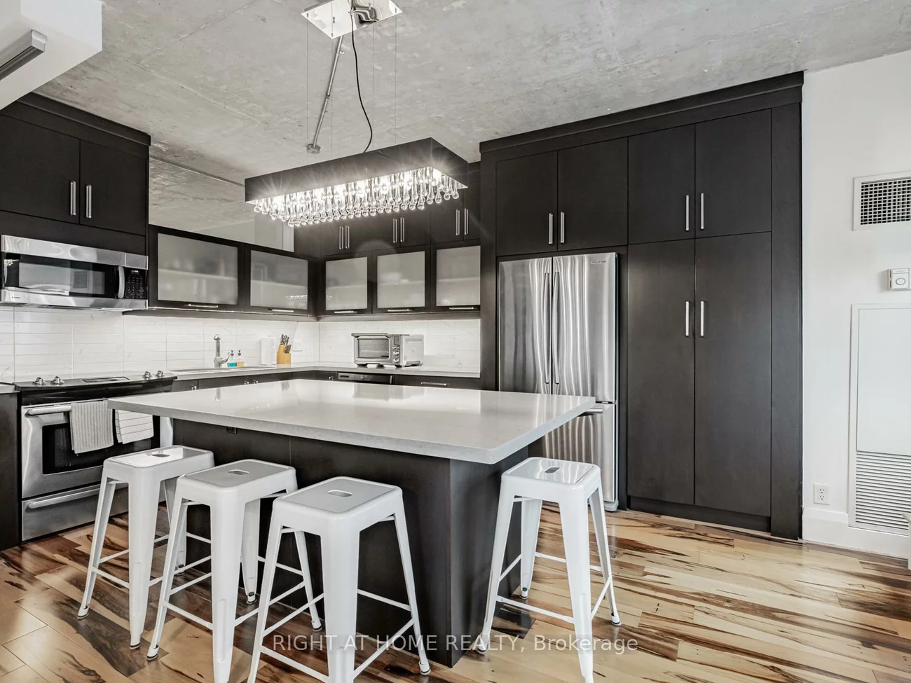 50, Camden, Waterfront Communities C1, Toronto