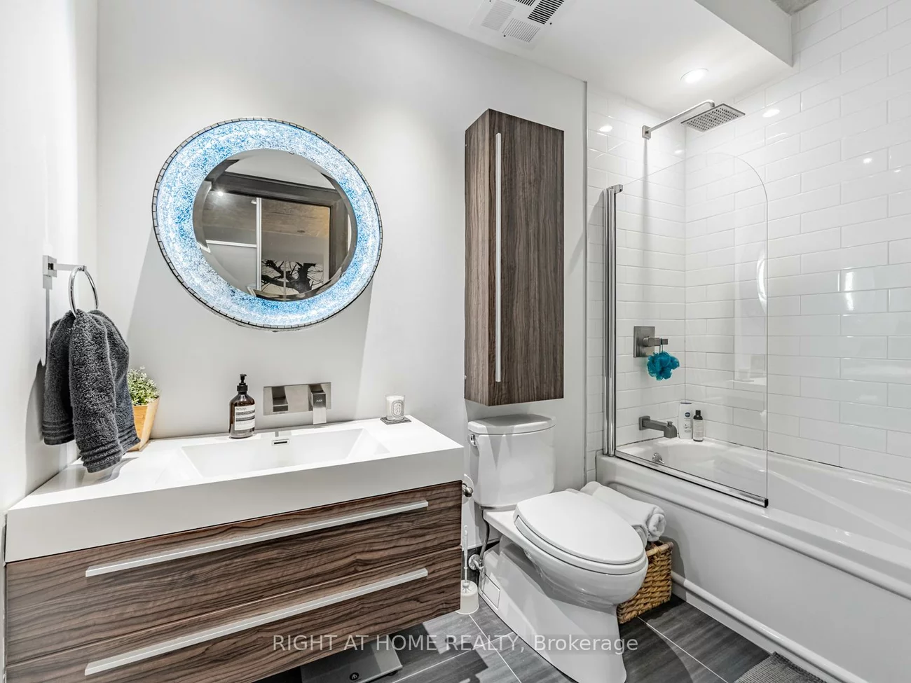 50, Camden, Waterfront Communities C1, Toronto