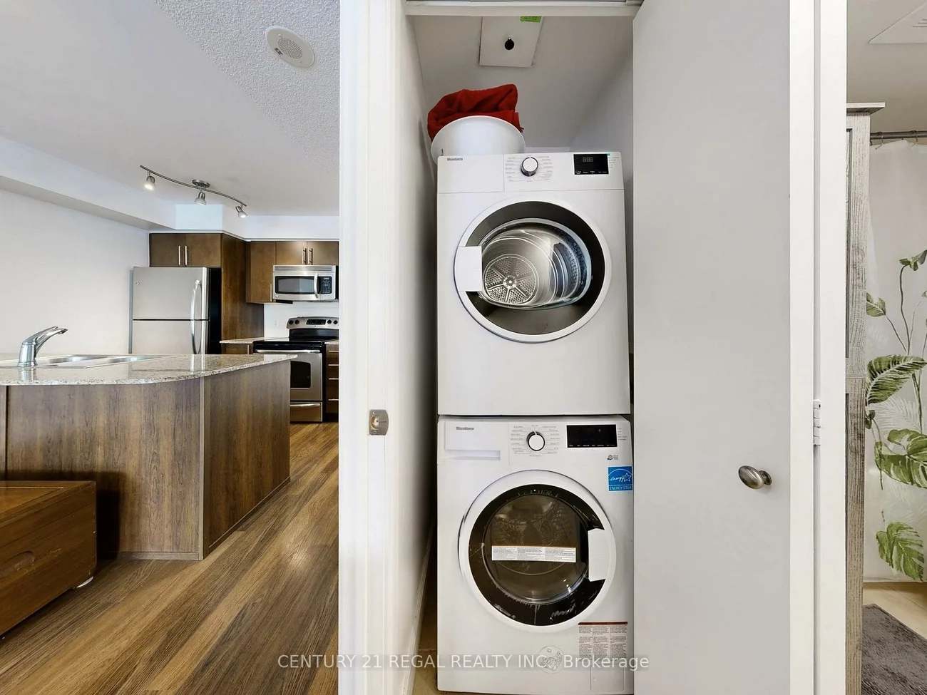 2191, Yonge, Mount Pleasant West, Toronto