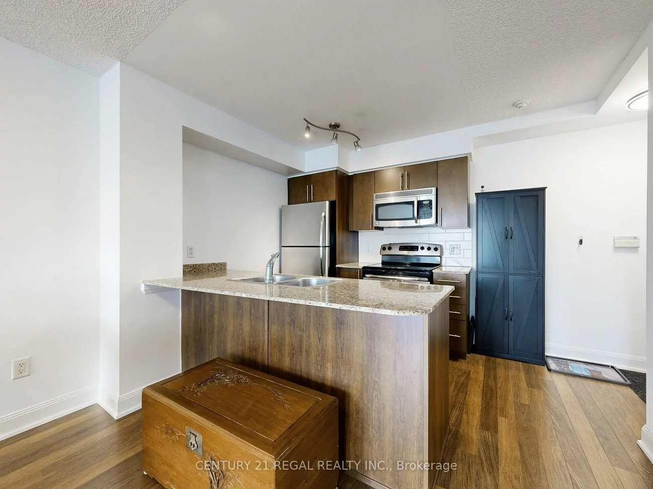 2191, Yonge, Mount Pleasant West, Toronto