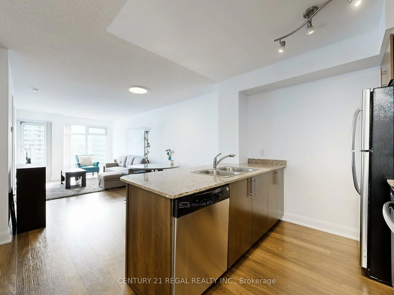 2191, Yonge, Mount Pleasant West, Toronto