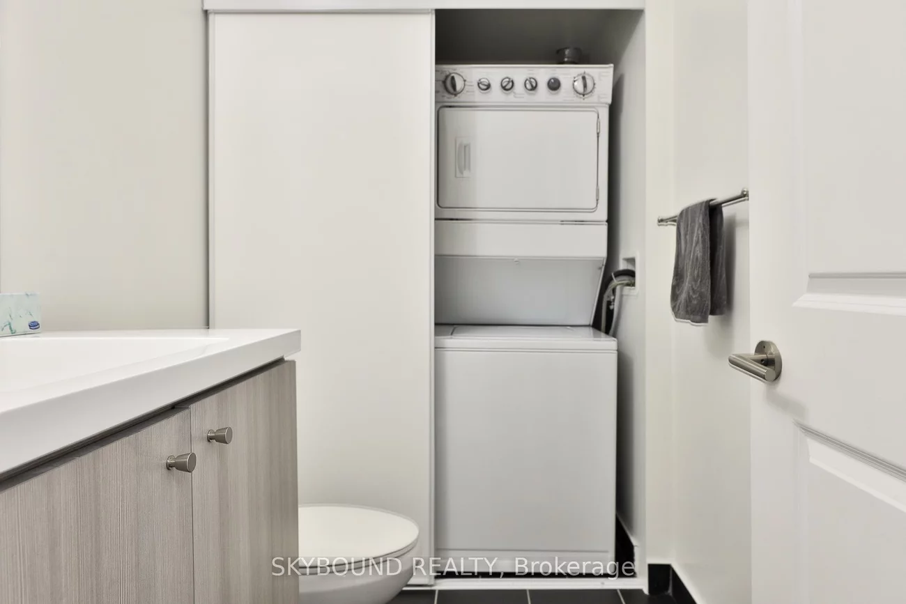 105, George, Moss Park, Toronto