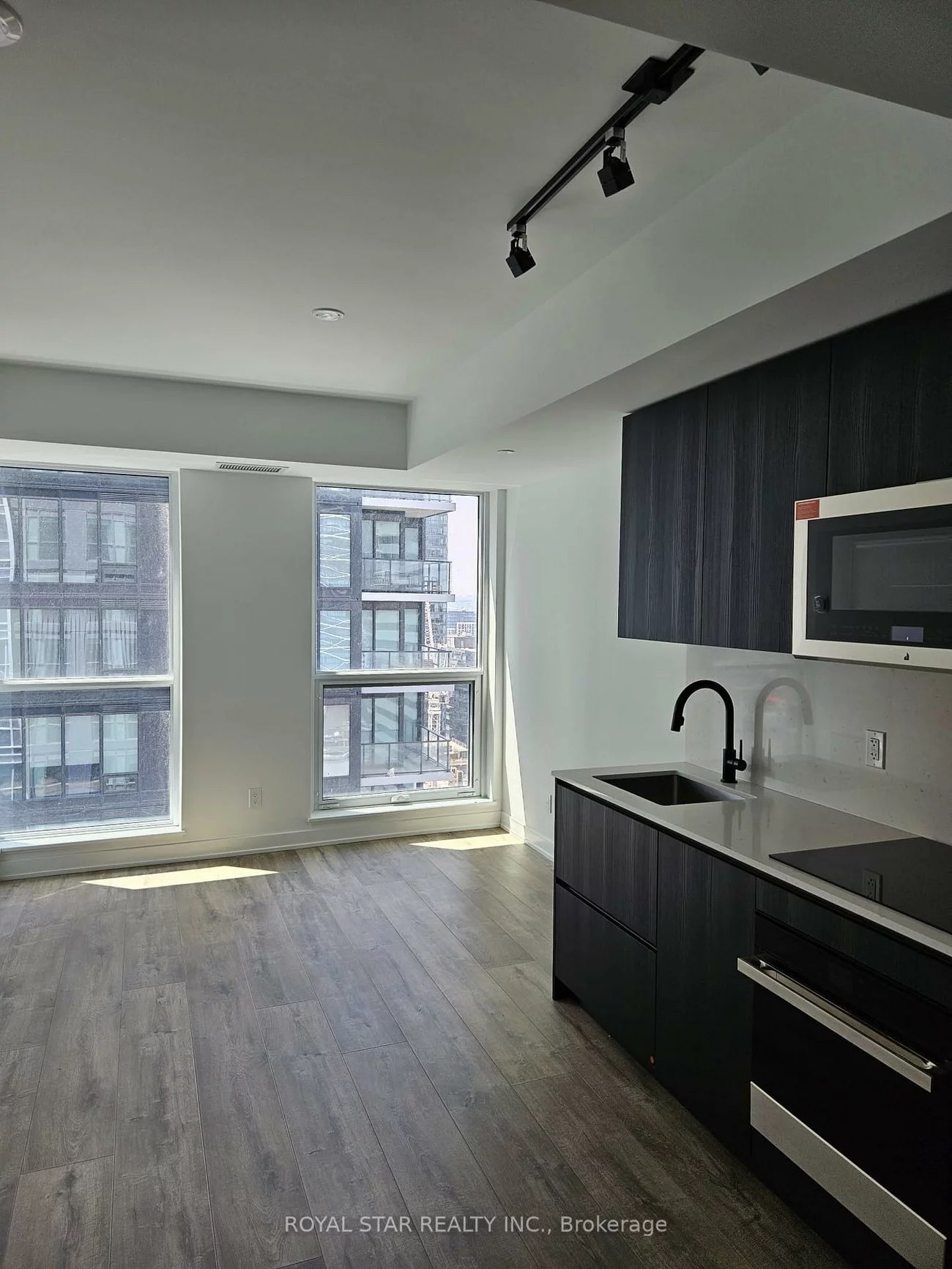 327, King, Waterfront Communities C1, Toronto