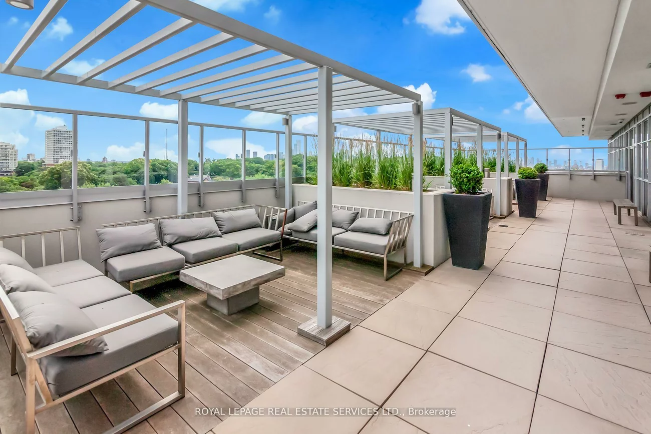 501, St Clair, Casa Loma, Toronto