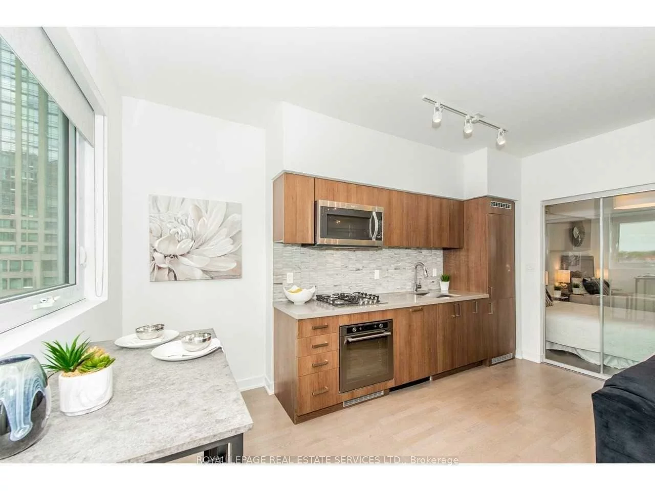 501, St Clair, Casa Loma, Toronto