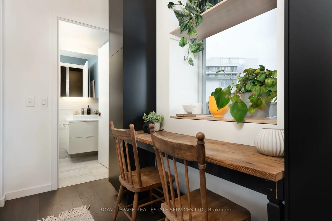 170, Bayview, Waterfront Communities C8, Toronto