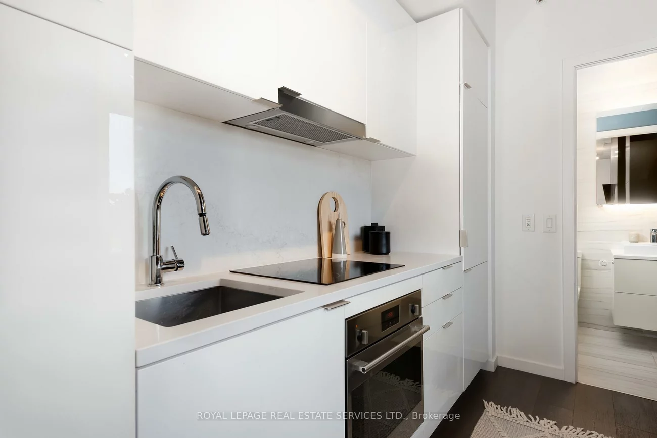 170, Bayview, Waterfront Communities C8, Toronto