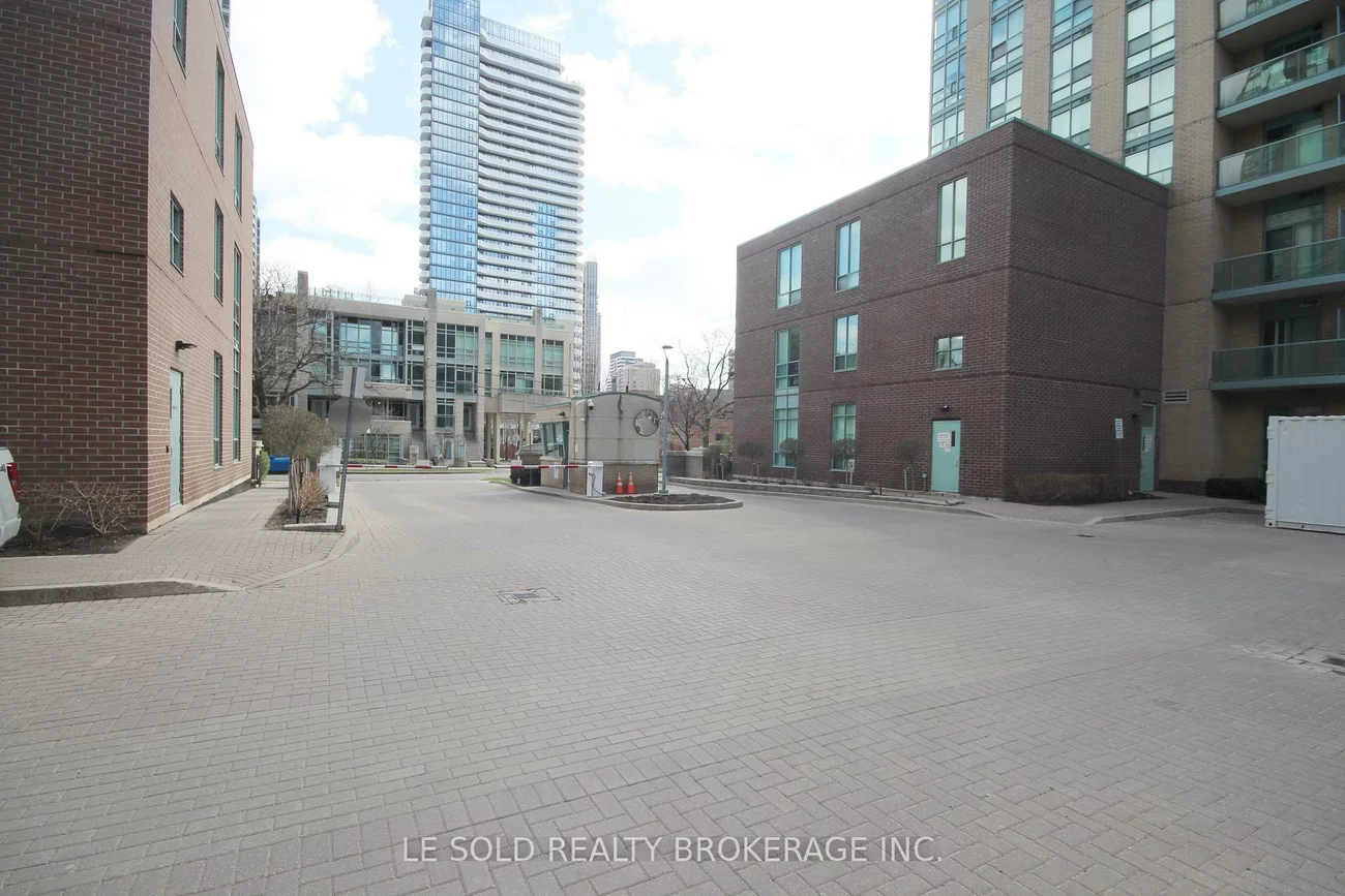 22, Olive, Willowdale East, Toronto