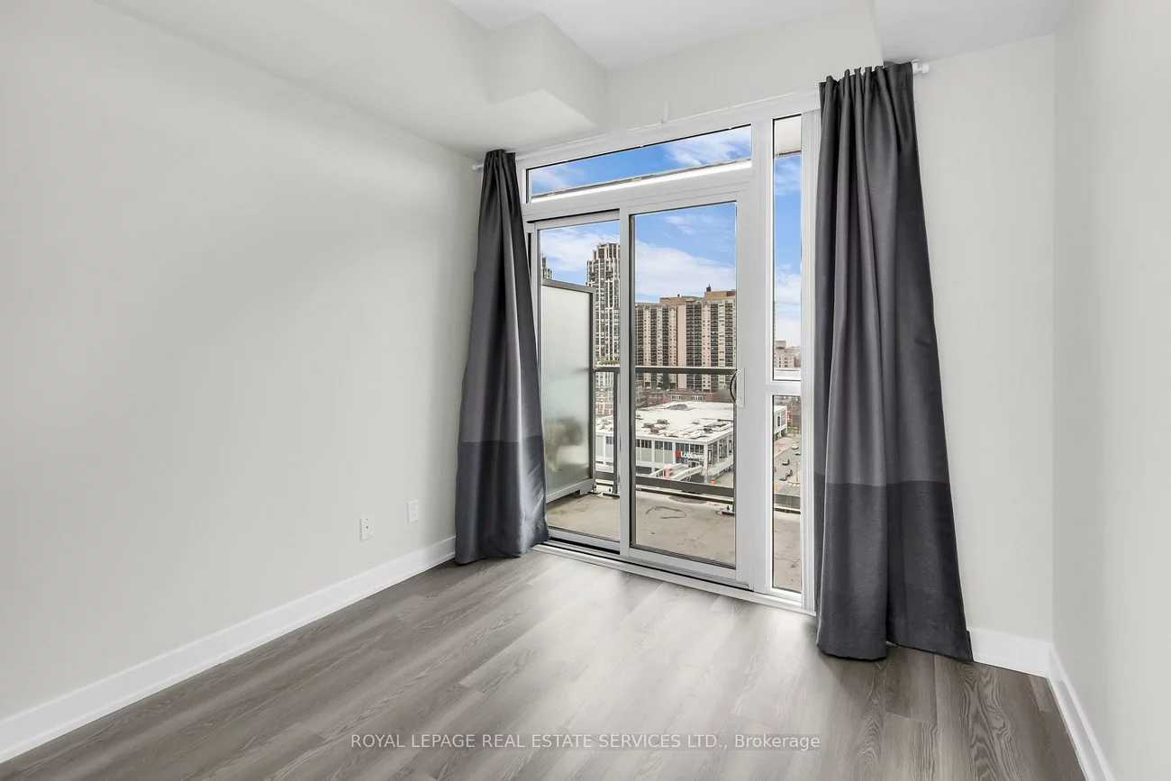 501, St Clair, Casa Loma, Toronto