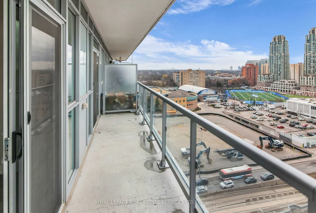 501, St Clair, Casa Loma, Toronto
