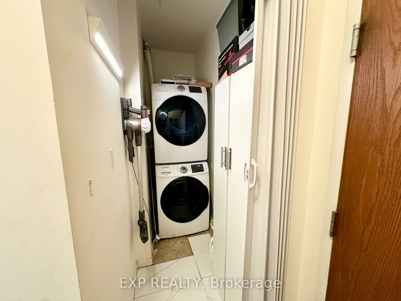 23, Lorraine, Willowdale West, Toronto