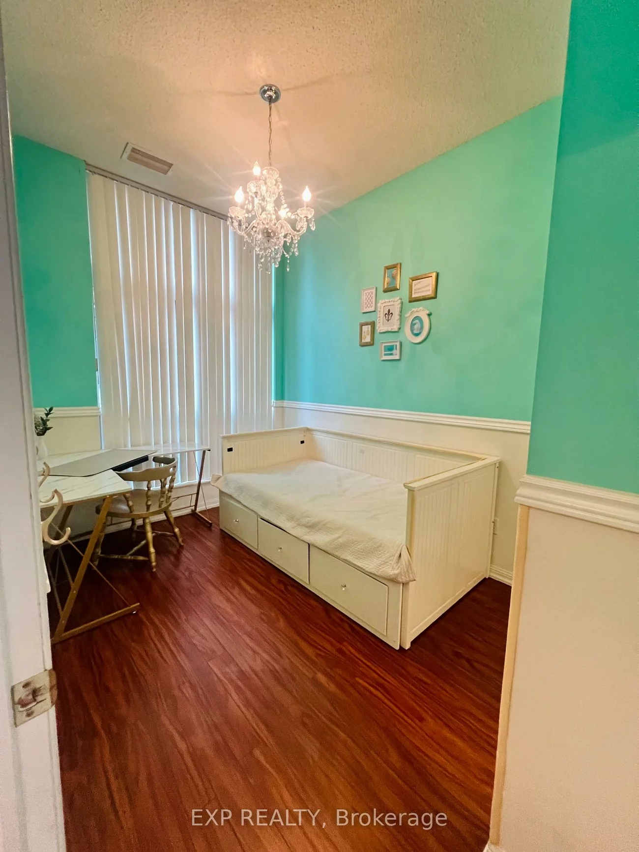 23, Lorraine, Willowdale West, Toronto