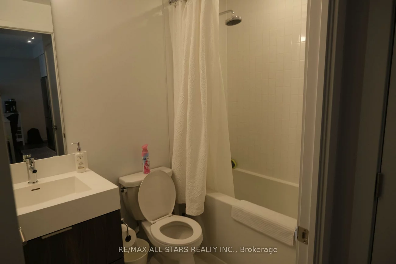 130, River, Regent Park, Toronto