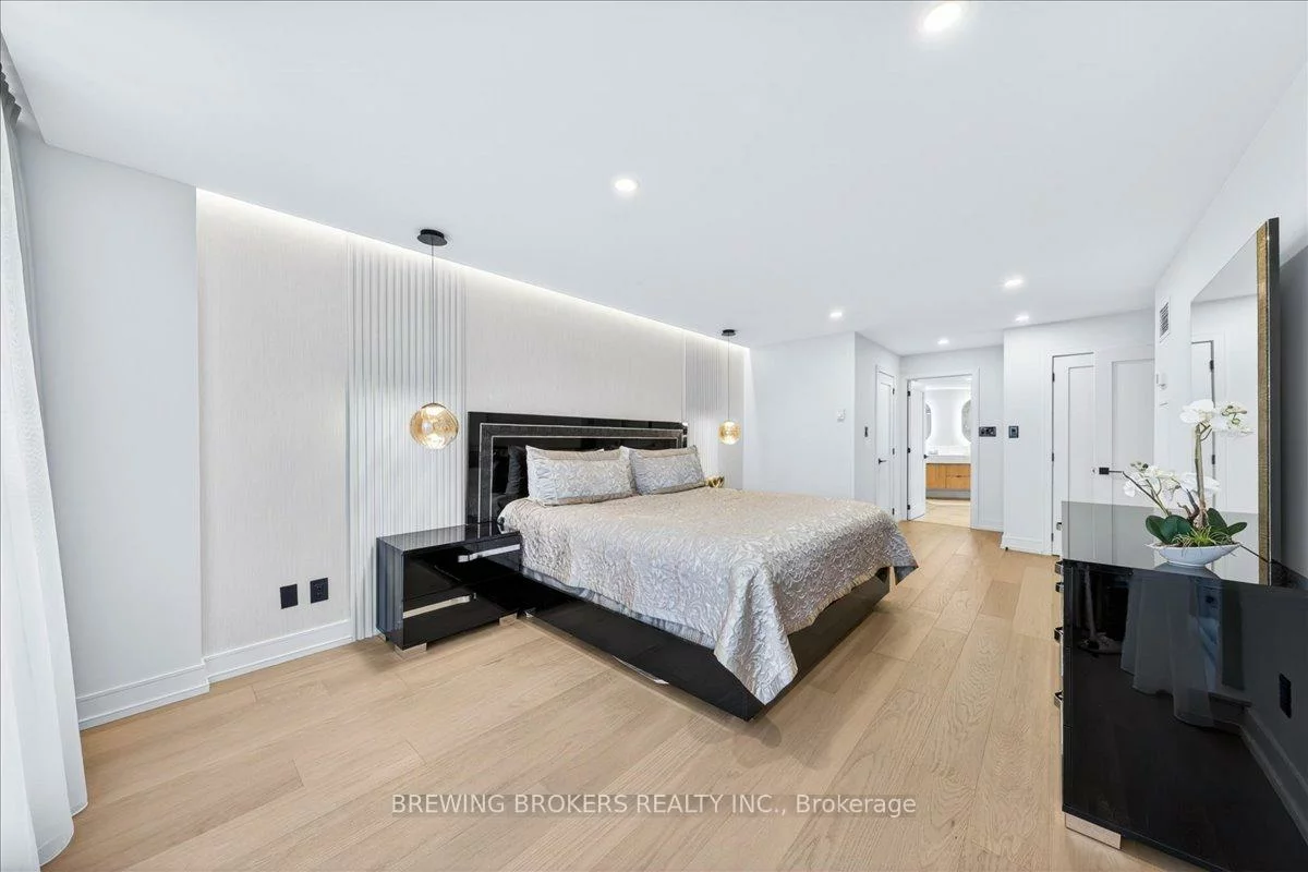 85, Skymark, Hillcrest Village, Toronto