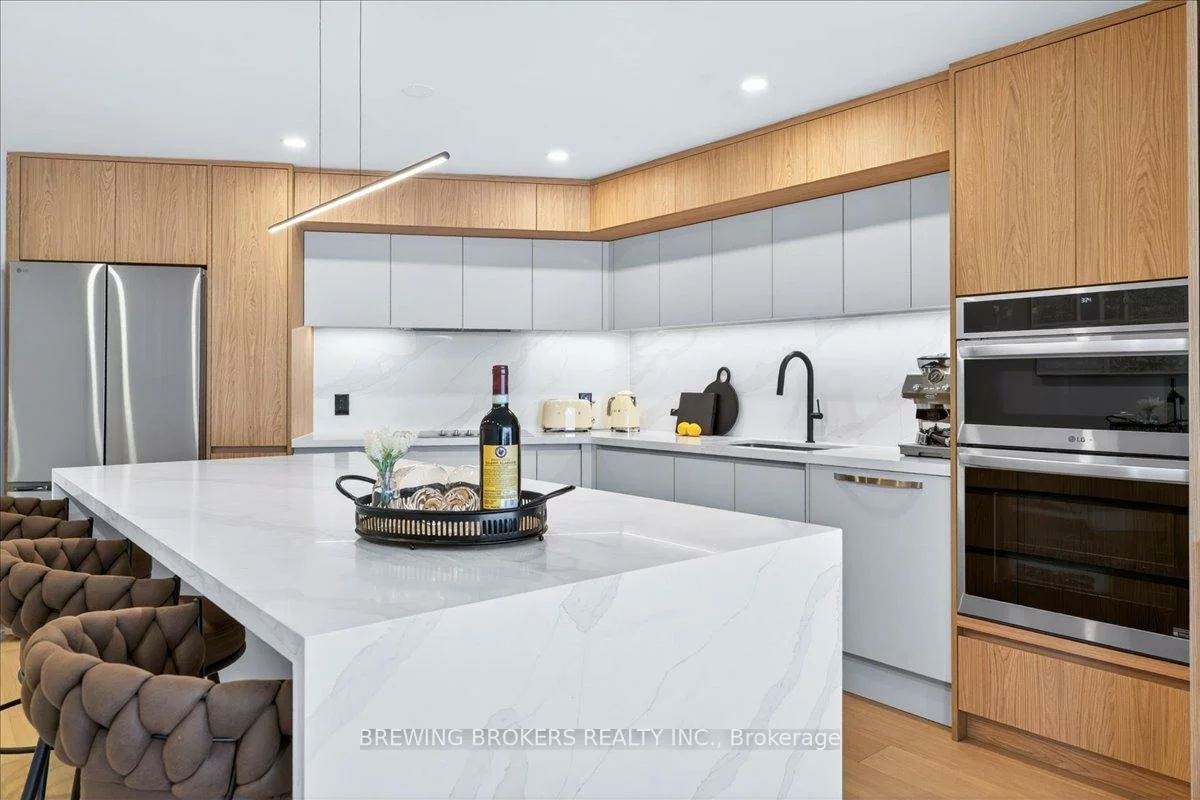 85, Skymark, Hillcrest Village, Toronto