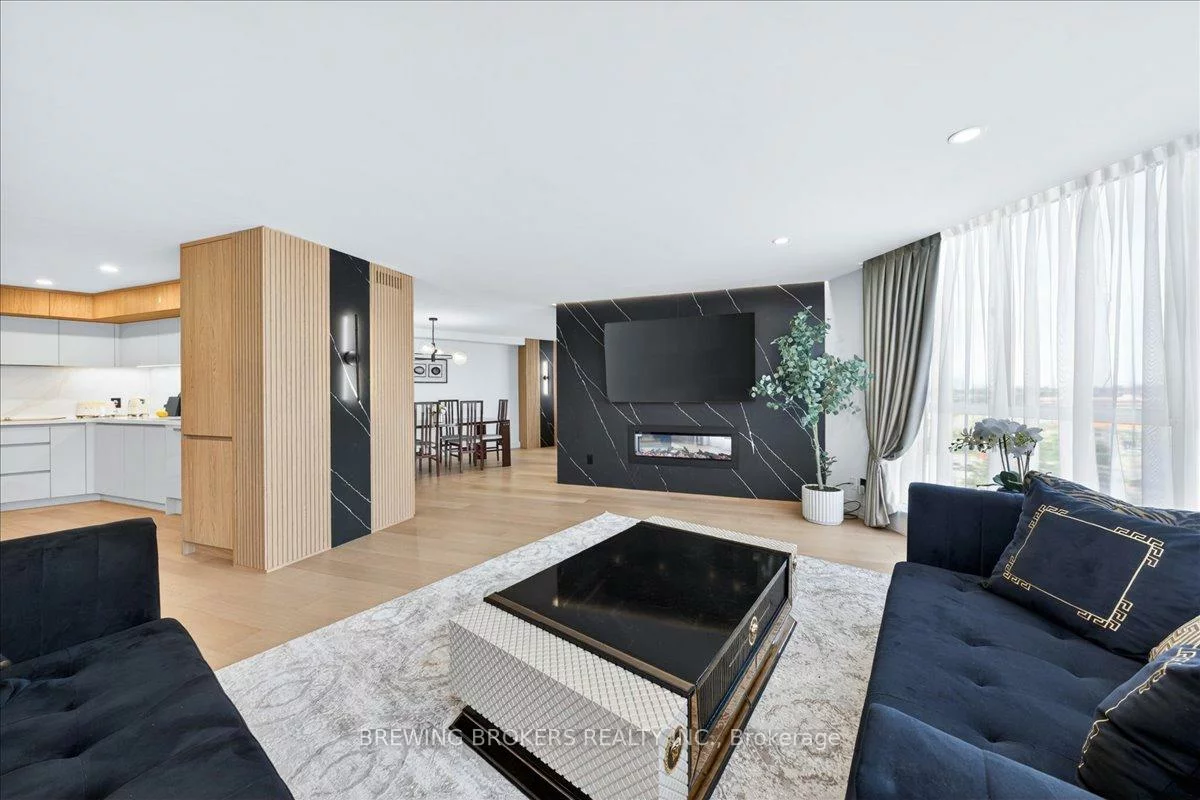 85, Skymark, Hillcrest Village, Toronto