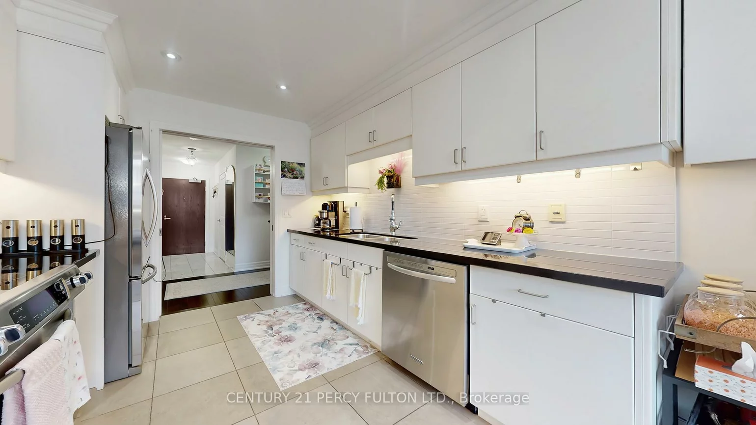 23, Rean, Bayview Village, Toronto