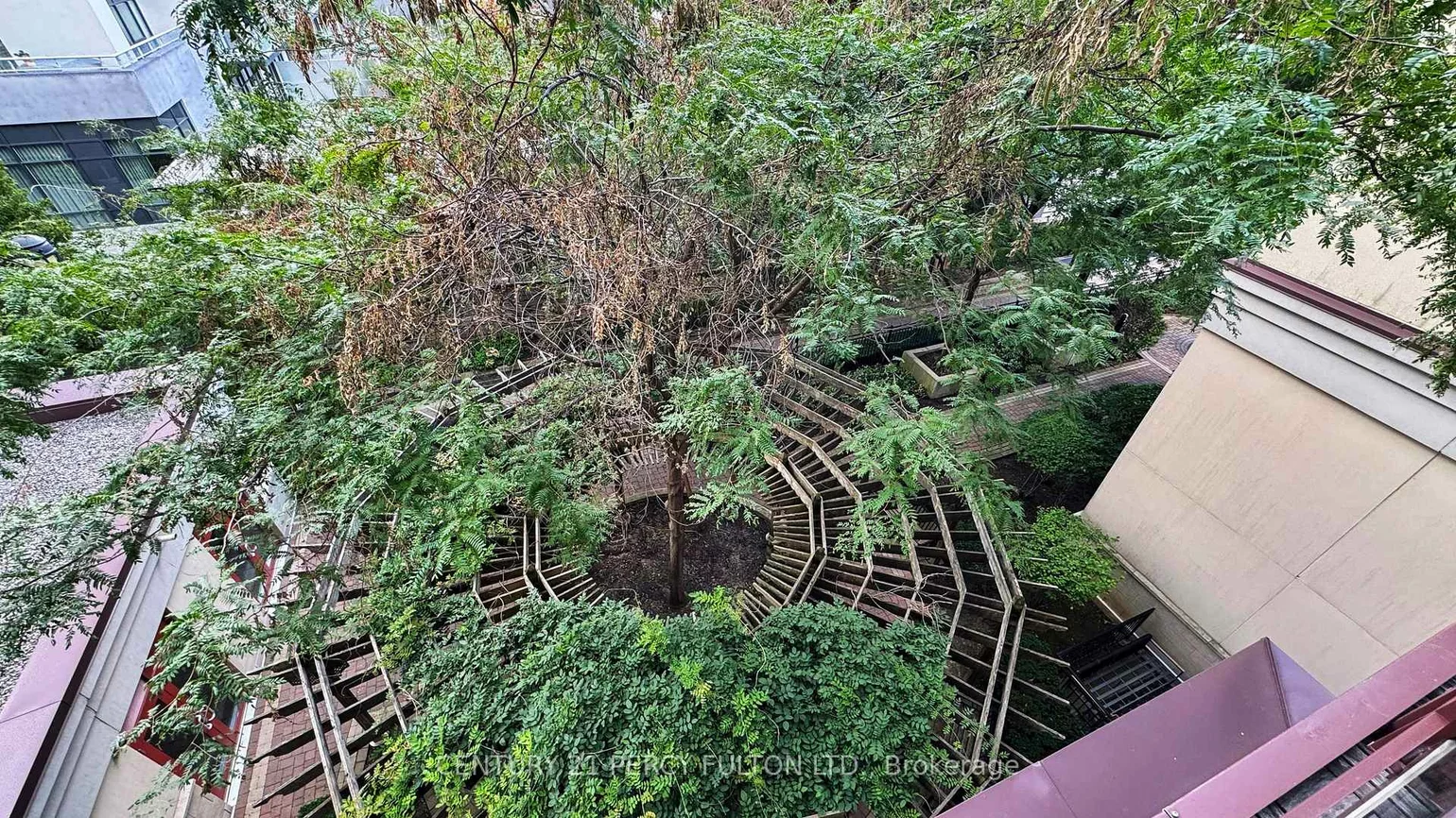 23, Rean, Bayview Village, Toronto