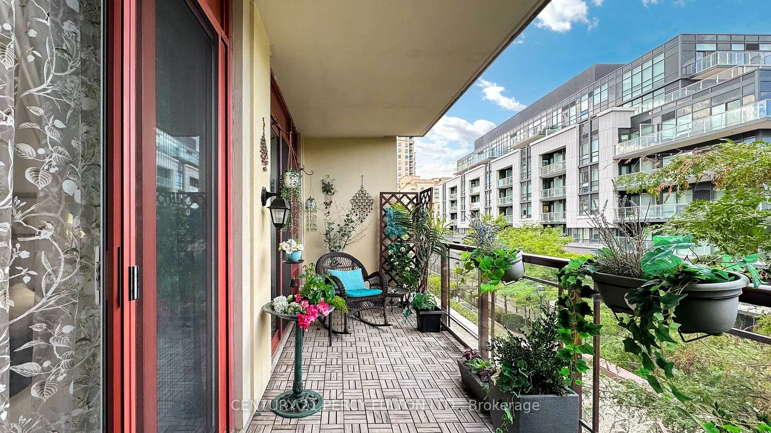 23, Rean, Bayview Village, Toronto