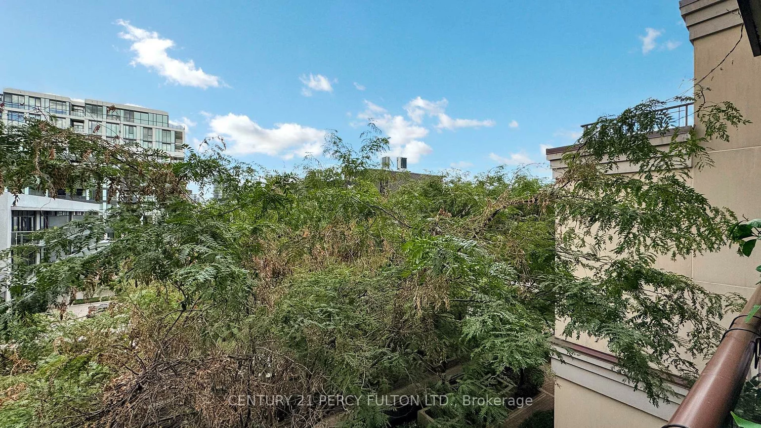 23, Rean, Bayview Village, Toronto